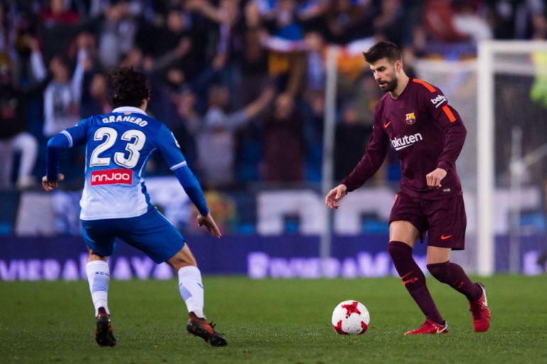 Piqué durante un derbi en el estadio del Espanyol Piqué durante un derbi en el estadio del Espanyol