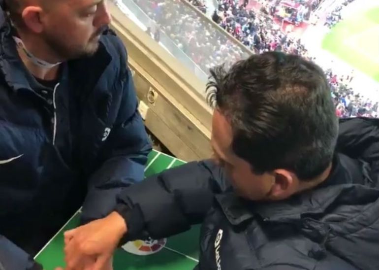 César y José Richard, durante el partido entre el Barça y el Girona del Camp Nou César y José Richard, durante el partido entre el Barça y el Girona del Camp Nou