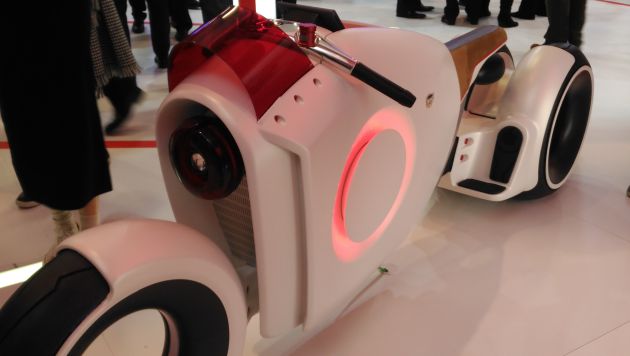 Vodafone muestra el concepto de la motocicleta del futuro. Vodafone muestra el concepto de la motocicleta del futuro.