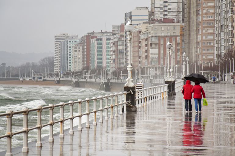 Una borrasca atlántica trae frío, nieve y mucha lluvia Una borrasca atlántica trae frío, nieve y mucha lluvia