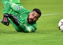 Moyá: "Yo estoy a gusto en La Real pero no me ha llegado una oferta"