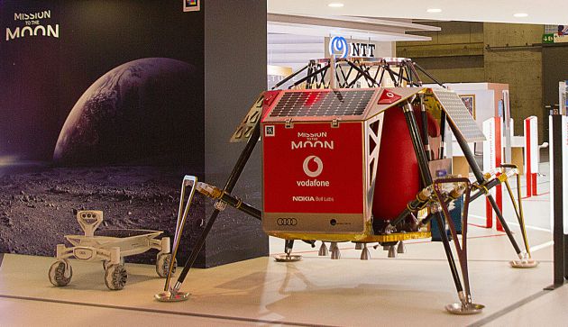 El proyecto 'Mission to the moon' en el estánd de Vodafone. El proyecto 'Mission to the moon' en el estánd de Vodafone.