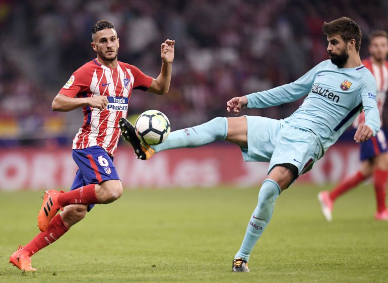 Koke y Piqué, en el partido entre Atlético y Barcelona en el Wanda Metropolitano. Koke y Piqué, en el partido entre Atlético y Barcelona en el Wanda Metropolitano.