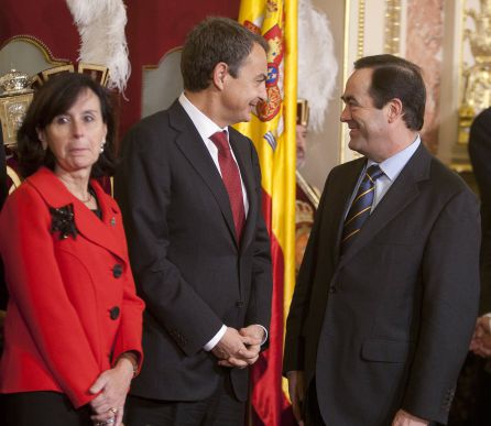 La ex presidenta del TC, Maria Emilia Casas, junto a José Luis Rodríguez Zapatero y José Bono. La ex presidenta del TC, Maria Emilia Casas, junto a José Luis Rodríguez Zapatero y José Bono.