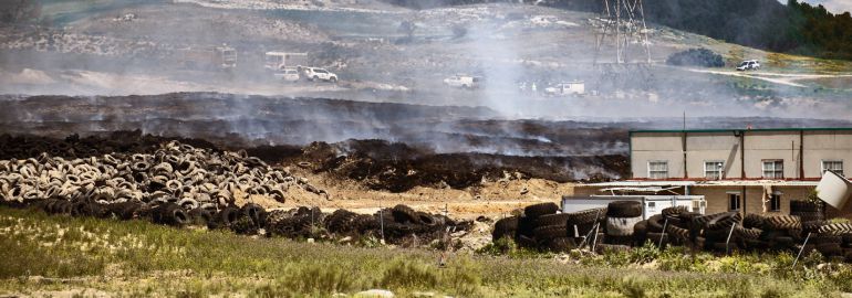 Fotografía romada una semana después del incendio del vertedero de neumáticos de Seseña (Toledo).
Fotografía romada una semana después del incendio del vertedero de neumáticos de Seseña (Toledo).
