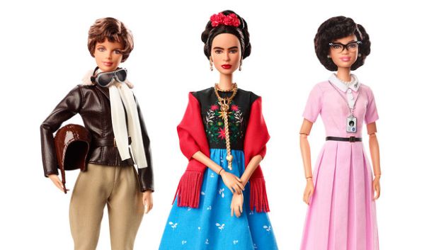 Las muñecas de Amelie Earhart (i), Frida Kahlo (c) y Katherine Johnson (d). Las muñecas de Amelie Earhart (i), Frida Kahlo (c) y Katherine Johnson (d).
