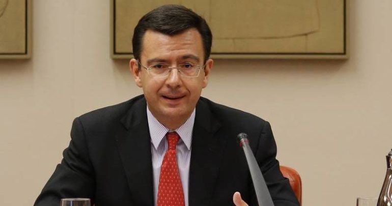 Rajoy nombra a Román Escolano ministro de Economía. Rajoy nombra a Román Escolano ministro de Economía.