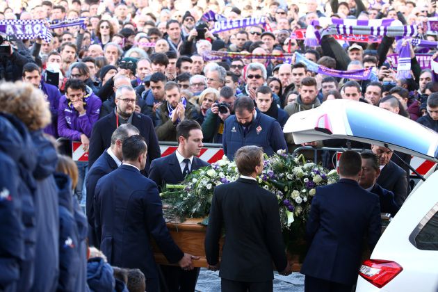 Miles de personas han asistido al funeral del futbolista de la Fiorentina Davide Astori. Miles de personas han asistido al funeral del futbolista de la Fiorentina Davide Astori.