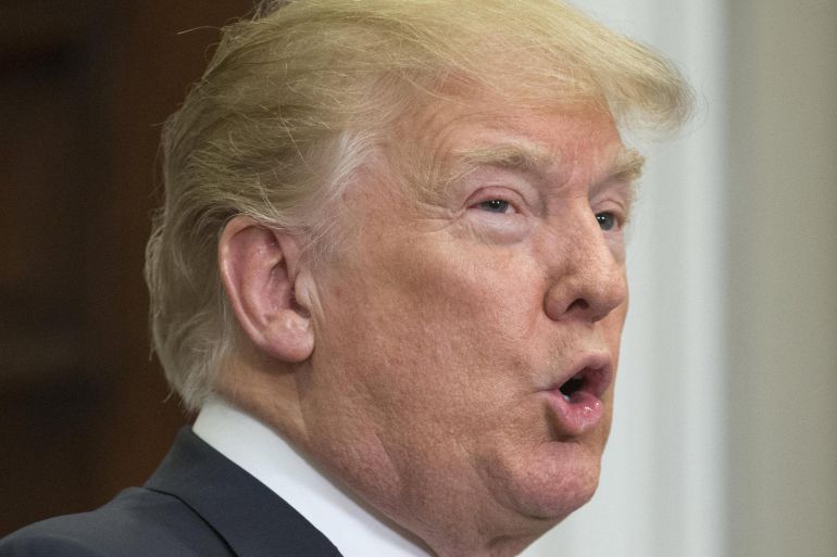 El presidente estadounidense, Donald J. Trump, habla con periodistas después de firmar una proclama presidencial sobre las tarifas del acero y el aluminio El presidente estadounidense, Donald J. Trump, habla con periodistas después de firmar una proclama presidencial sobre las tarifas del acero y el aluminio