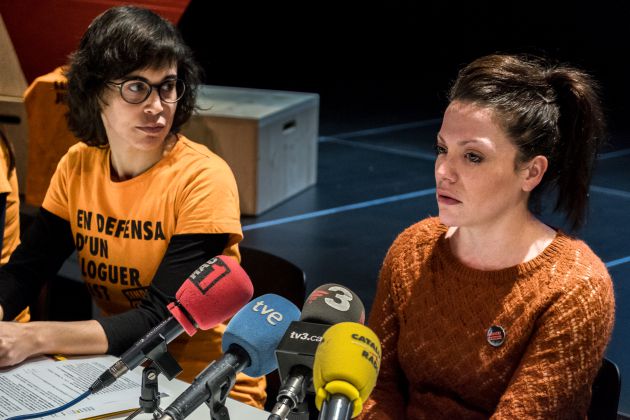 Aurora, junto a Irene Sabaté, en una rueda de prensa del Sindicat de Llogaters Aurora, junto a Irene Sabaté, en una rueda de prensa del Sindicat de Llogaters