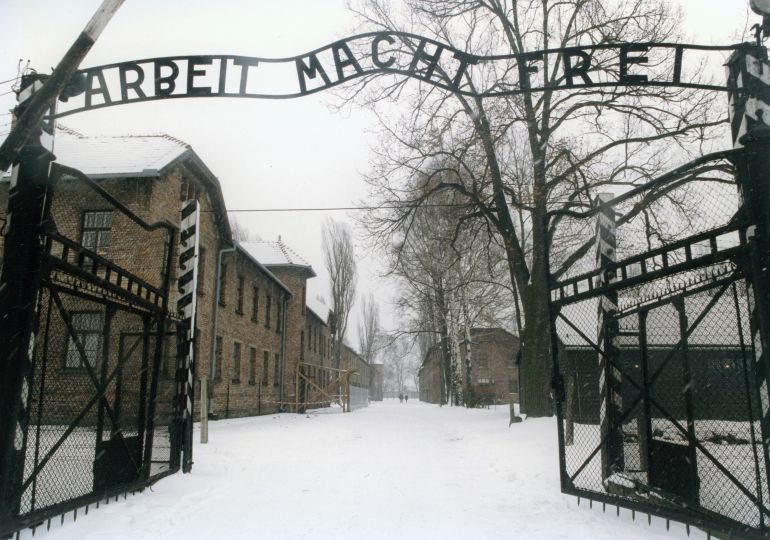 Entrada al campo de concentración de Auschwitz. Entrada al campo de concentración de Auschwitz.