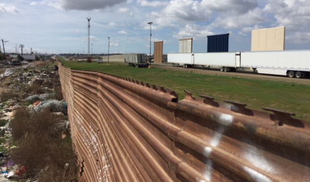 Prototipo de muro desde la parte mexicana. Prototipo de muro desde la parte mexicana.