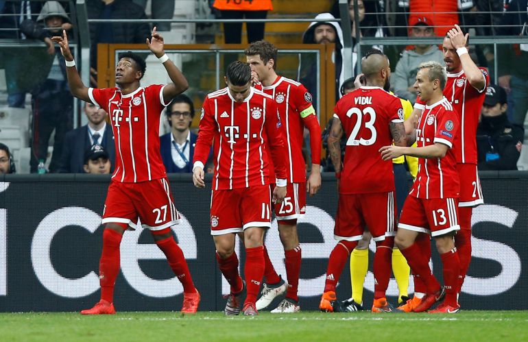 Los jugadores del Bayern celebran el gol de Sandro Los jugadores del Bayern celebran el gol de Sandro