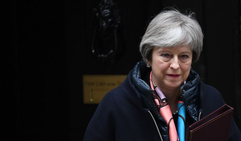 La primera ministra británica, Theresa May, sale del número 10 de Downing Street en Londres (Reino Unido). La primera ministra británica, Theresa May, sale del número 10 de Downing Street en Londres (Reino Unido).