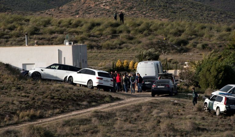 Ana Julia Quezada (de rojo), la autora confesa de la muerte de Gabriel Cruz, el hijo de su pareja, ha vuelto a ser trasladada a la localidad de Rodalquilar, en Níjar (Almería). Ana Julia Quezada (de rojo), la autora confesa de la muerte de Gabriel Cruz, el hijo de su pareja, ha vuelto a ser trasladada a la localidad de Rodalquilar, en Níjar (Almería).