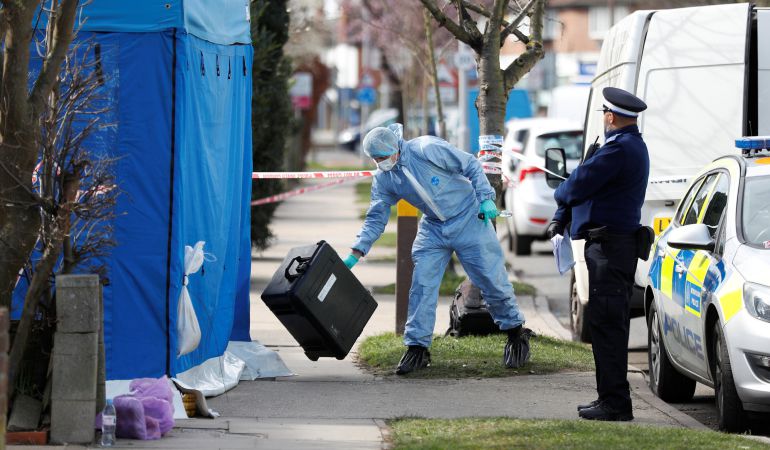 Los forenses investigan en la casa de Nikolai Glushkov. Los forenses investigan en la casa de Nikolai Glushkov.
