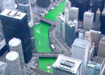 ¿Por qué Chicago tiñe un río de color verde?
