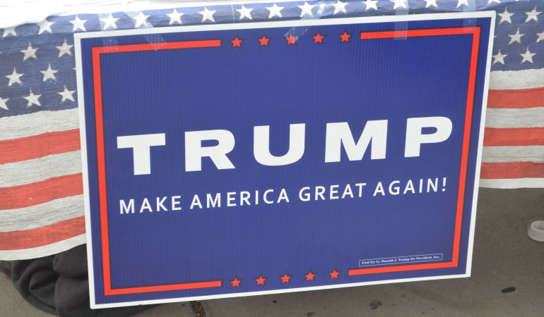 Cartel de las elecciones estadounidenses de 2016 en apoyo a Donald Trump. Cartel de las elecciones estadounidenses de 2016 en apoyo a Donald Trump.