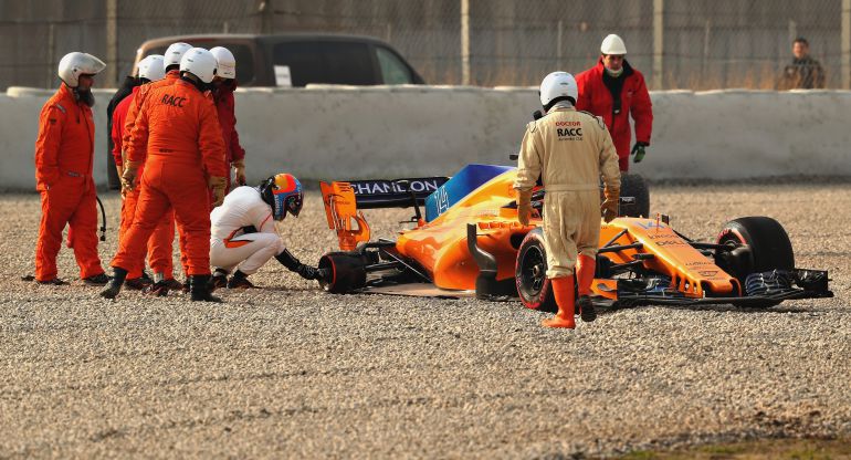 Fernando Alonso, el día en que perdió una rueda en los test de Montmeló. Fernando Alonso, el día en que perdió una rueda en los test de Montmeló.