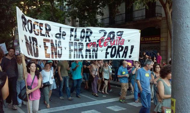 Manifestación de los vecinos de Roger de Flor 209 bajo el lema: "No nos echarán" Manifestación de los vecinos de Roger de Flor 209 bajo el lema: "No nos echarán"