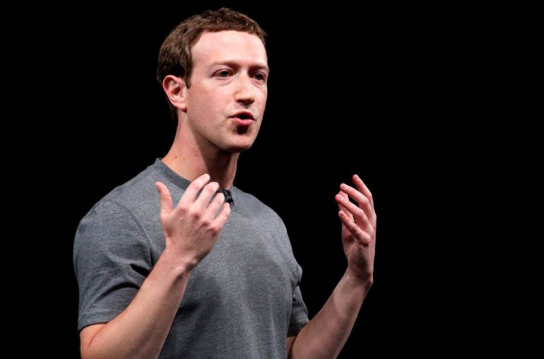 Fotografía de archivo del 21 de febrero de 2018 que muestra al presidente de Facebook, Mark Zuckerberg, mientras interviene en una presentación durante el Mobile World Congress, celebrado en Barcelona Fotografía de archivo del 21 de febrero de 2018 que muestra al presidente de Facebook, Mark Zuckerberg, mientras interviene en una presentación durante el Mobile World Congress, celebrado en Barcelona