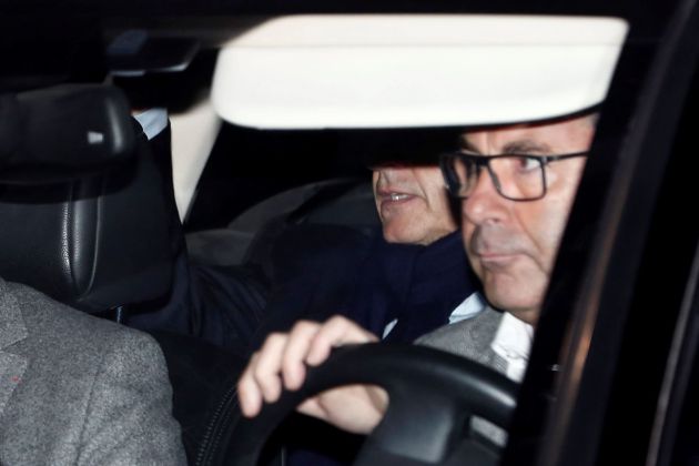 El expresidente francés Nicolás Sarkozy (i) abandona en coche la sede de la Policía Judicial de Nanterre, en Francia El expresidente francés Nicolás Sarkozy (i) abandona en coche la sede de la Policía Judicial de Nanterre, en Francia