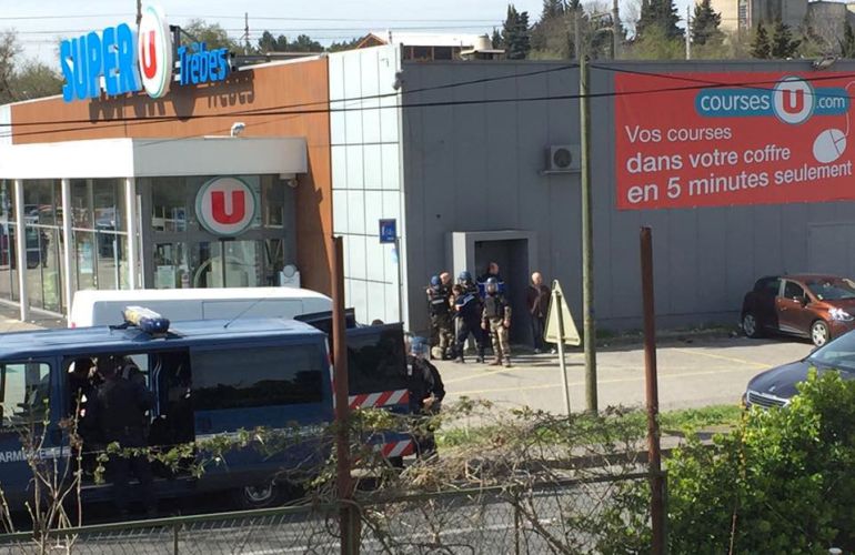 Al menos un muerto en la toma de rehenes de un supermercado en Francia