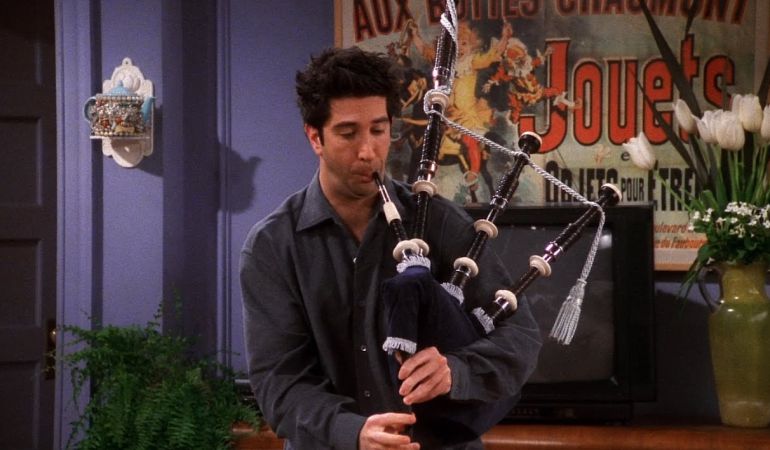 Ross tocando la gaita durante un capítulo de 'Friends'. Ross tocando la gaita durante un capítulo de 'Friends'.