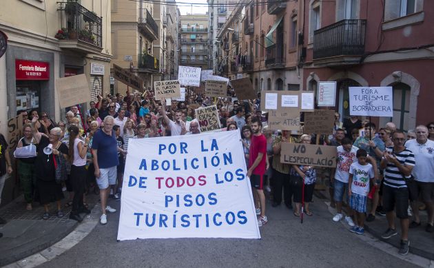 Protesta de los vecinos de la Barceloneta contra los pisos turísticos Protesta de los vecinos de la Barceloneta contra los pisos turísticos