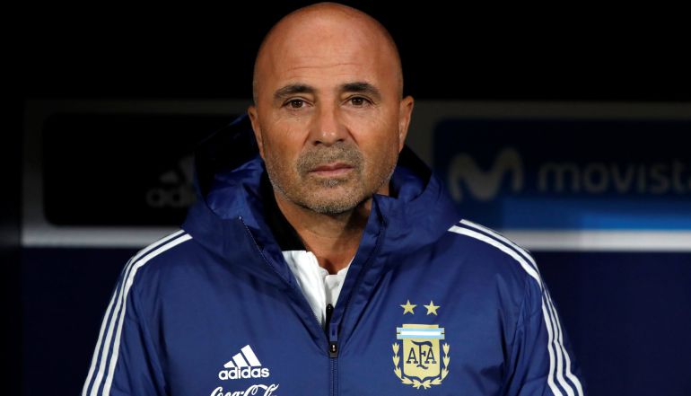Sampaoli posa en el banquillo antes del inicio del partido frente a España en el Wanda Sampaoli posa en el banquillo antes del inicio del partido frente a España en el Wanda