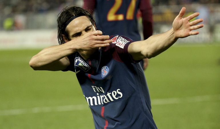 Edinson Cavani celebra un gol en la final de la Copa de la Liga francesa ante el Mónaco. Edinson Cavani celebra un gol en la final de la Copa de la Liga francesa ante el Mónaco.