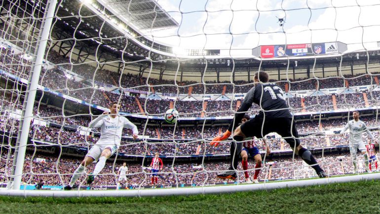 Cristiano y Oblak protagonizaron su duelo habitual en los derbis. Marcó el portugués pero el esloveno hizo grandísimas intervenciones. Cristiano y Oblak protagonizaron su duelo habitual en los derbis. Marcó el portugués pero el esloveno hizo grandísimas intervenciones.