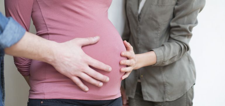 La propuesta sobre gestación subrogada elaborada por Ciudadanos obliga a la madre gestante a tener al menos 25 años y haber tenido un hijo con anterioridad. La propuesta sobre gestación subrogada elaborada por Ciudadanos obliga a la madre gestante a tener al menos 25 años y haber tenido un hijo con anterioridad.