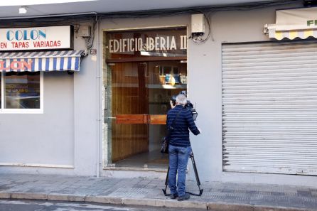 El portal del edificio donde una mujer ha sido asesinada. El portal del edificio donde una mujer ha sido asesinada.
