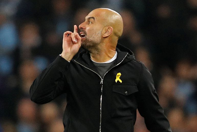 Guardiola increpa a Mateu Lahoz. Guardiola increpa a Mateu Lahoz.
