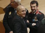 GRAF9580. .BARCELONA, 09/04/2018.- El magistrado del Tribunal Supremo Pablo Llarena (c), que ha procesado a la cúpula del proceso unilateral hacia la independencia, ha departido hoy varios minutos con el jefe de los Mossos d'Esquadra, Ferran López (d), al coincidir en Barcelona en el acto de entrega de despachos judiciales, presidido por el rey.EFE/ Andreu Dalmau.
