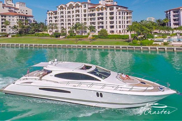 Navegación en un barco 75' Lazzara LSX con alquiler de jet ski en Miami. Navegación en un barco 75' Lazzara LSX con alquiler de jet ski en Miami.