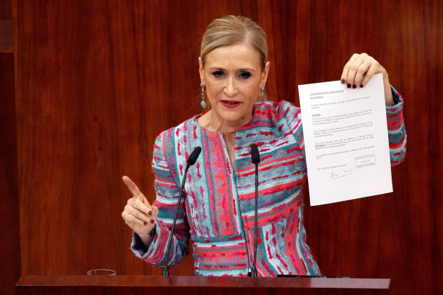 La presidenta madrileña, Cristina Cifuentes, en el pleno extraordinario de la Asamblea de Madrid. La presidenta madrileña, Cristina Cifuentes, en el pleno extraordinario de la Asamblea de Madrid.