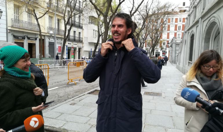 El diputado de Unidos Podemos tras salir del Tribunal Supremo El diputado de Unidos Podemos tras salir del Tribunal Supremo