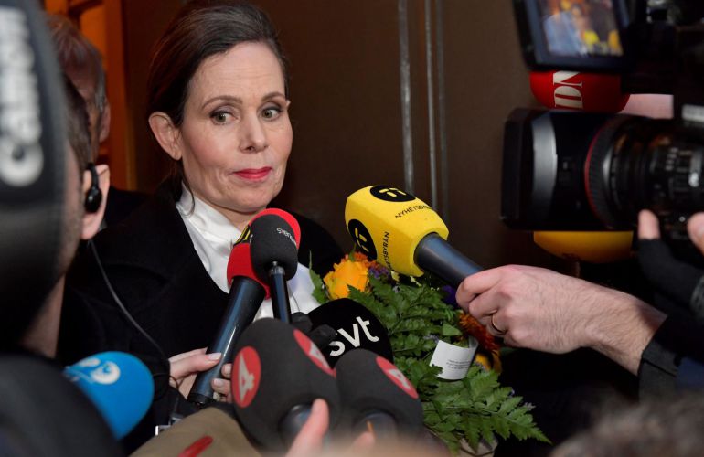 La secretaria permanente de la Academia Sueca, Sara Danius, ofrece declaraciones a los medios tras una reunión en Estocolmo (Suecia) La secretaria permanente de la Academia Sueca, Sara Danius, ofrece declaraciones a los medios tras una reunión en Estocolmo (Suecia)