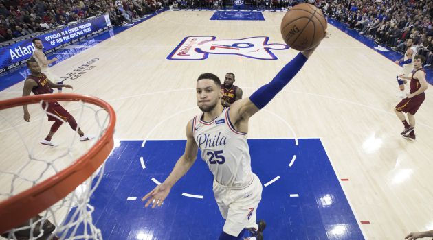 Ben Simmons, justo antes de intentar un mate ante los Cavaliers Ben Simmons, justo antes de intentar un mate ante los Cavaliers