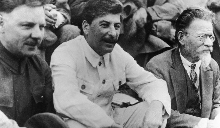 Stalin, junto a otros dos líderes rusos en una foto tomada en 1935 Stalin, junto a otros dos líderes rusos en una foto tomada en 1935