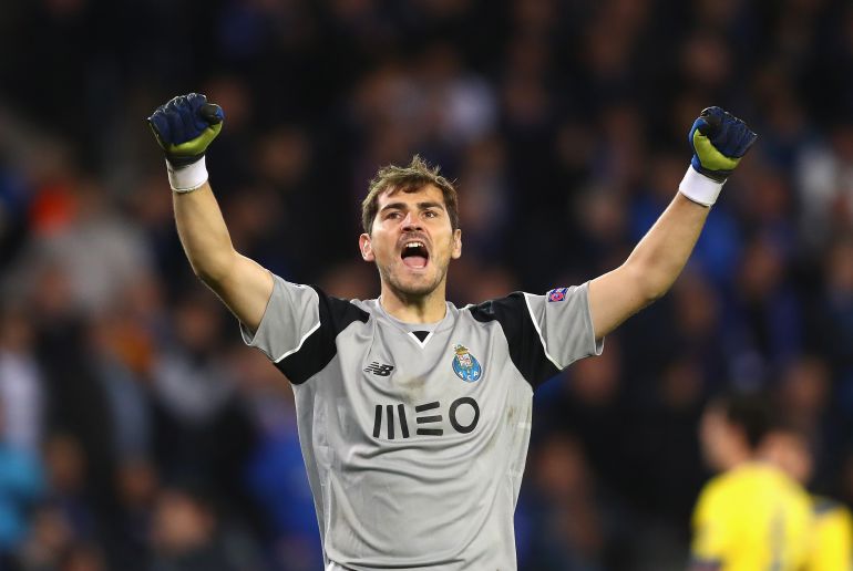 Casillas celebra en una imagen de archivo Casillas celebra en una imagen de archivo