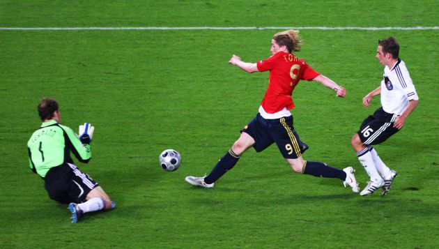 Torres marca el gol de la final de la Eurocopa 2008. Torres marca el gol de la final de la Eurocopa 2008.