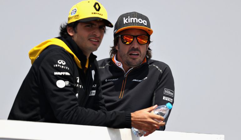 Carlos Sainz y Fernando Alonso, antes del Gran Premio de China. Carlos Sainz y Fernando Alonso, antes del Gran Premio de China.