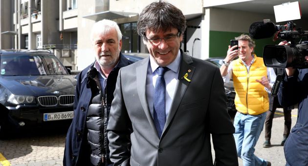 Carles Puigdemont tras abandonar la prisión alemana Carles Puigdemont tras abandonar la prisión alemana