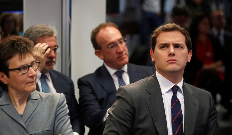 El líder de Cidadanos, Albert Rivera (d) asiste al EFEForo Líderes. El líder de Cidadanos, Albert Rivera (d) asiste al EFEForo Líderes.