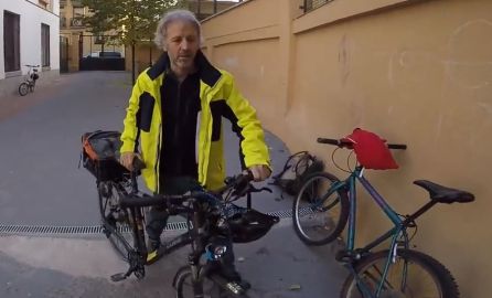 Juanma, en el colegio de sus hijos. Juanma, en el colegio de sus hijos.
