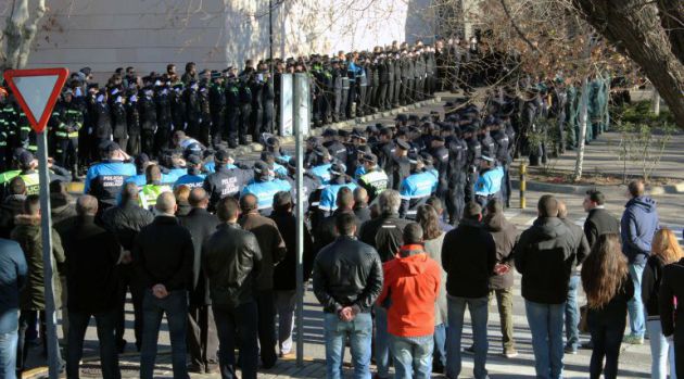 Homenaje al policía asesinado poco después del suceso Homenaje al policía asesinado poco después del suceso