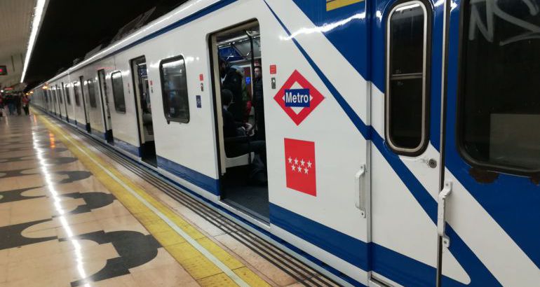 Imagen de archivo de un vagón de metro de Madrid Imagen de archivo de un vagón de metro de Madrid